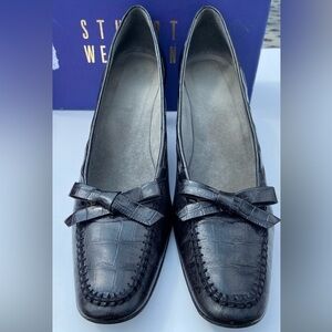 Stuart Weitzman black croc embossed leather black pump size 10